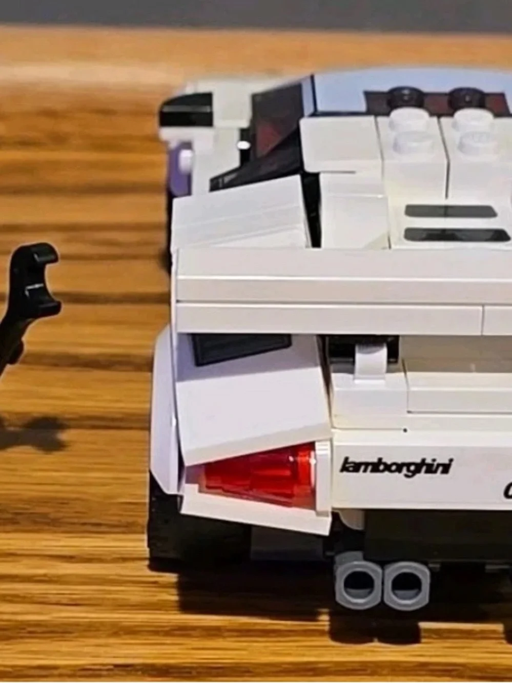 100% Complete & Retired Lego Speed Champions: Lamborghini Countach (76908)